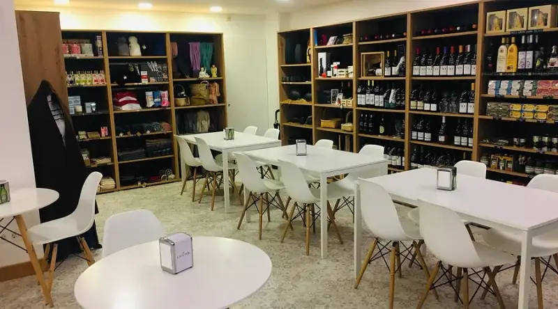 Sala do café e mercearia